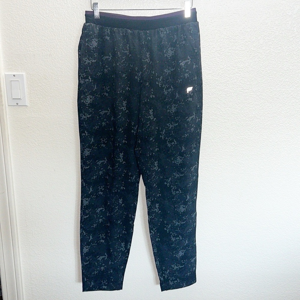 Fabletics 4- Way Stretch Versatile Performance Pa… - image 1